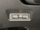 ハンドルの左下にETCがついています。高速道路の料金所の通過も楽々です。 カードの取り出しもしやすい場所についています。