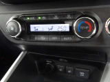 車内の温度管理に便利なオートエアコン☆
