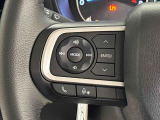 ナビゲーションやオーディオなどの操作がハンドルの手元でできるステアリングスイッチが付いてます