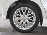 アルミホイール装着車です!これで足元まわりもおしゃれにきまります!