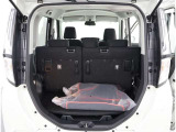 開口部の広いラゲージスペースは、ゴルフバックなどの荷物もラクラク積み込めます。