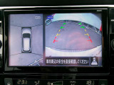 アラウンドビューモニター。空の上から見下ろすような視点でスムース駐車。