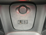 ●USB・AUX接続:お手持ちのミュージックプレーヤーを接続し、車内でお気に入りの音楽を気軽に楽しむことができます♪