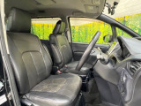 運転席シート廻りは使用感も少なく、良好な状態となっています。前オーナー様が丁寧に使っていたことがよくわかりますね。