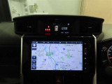トヨタ純正ナビ装備!地図描写は文字も道もクリアで見やすく、滑らかに表示します。これさえあればもう道に迷わないですみますね♪フルセグで地上波デジタル放送TVもバッチリ綺麗に見れちゃいます♪