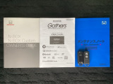 スマートキーは鍵をバッグに入れたままでもドアロックの開閉やエンジンのON・OFFができます。夜間や雨の日も鍵を探さなくて良いので便利です。
