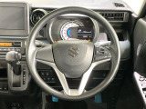 インテリアに合わせたデザインのステアリングは、運転される方のことも考え、運転しやすい形状、大きさです。是非一度、実際に触ってお確かめください。