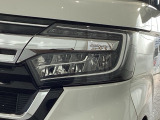 LEDヘッドライトは、点灯の瞬間から最大光量を発揮し、突然暗くなるトンネルなどでの安定感を高めます。