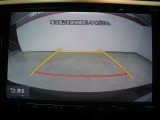 バックモニター付き。 車両後方の映像がナビ画面に表示されるので、車庫入れが苦手な人も安心です。ただし、目視確認もお忘れなくお願いいたします。