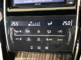 【左右独立型フルオートエアコン】運転席と助手席でそれぞれお好みの温度に設定可能。同乗者にも配慮した、快適な空調をお届け致します。