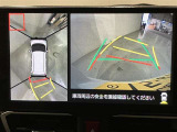 パノラミックビューモニター付きです。車両を上から見たような映像をディスプレイオーディオ画面に表示。運転席からの目視だけでは見にくい、車両周辺の状況をリアルタイムでしっかり確認できます。