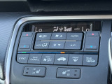 オートエアコンは運転席側と助手席側でそれぞれ自由に温度設定ができます。冬でも快適にドライブできるシートヒーター付きです。