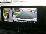 アラウンドビューモニター付きです 上から見たイメージで駐車出来ますので車庫入れの苦手な方も楽に駐車出来ます♪