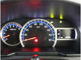 とっても見やすいメーターです。夜間時はラグジュアリーな気分にさせてくれる照明が魅力ですので、夜のドライブも楽しみになりますよ♪