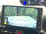 【バックカメラ】駐車時に後方がリアルタイム映像で確認できます。大型商業施設や立体駐車場での駐車時や、夜間のバック時に大活躍!運転スキルに関わらず、今や必須となった装備のひとつです!