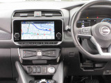 すっきりした運転席周りにはナビやエアコンの操作パネルを設置しておりますので、お一人での運転でもご安心できます。