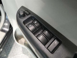 電動格納ミラー付きです。狭い路地にも対応できる便利な機能です。