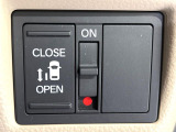 【パワースライドドア】スマートキーや運転席のスイッチでスライドドアの開閉が可能♪電動だから力を入れてドアを開ける必要が無く、小さいお子様でも、重い荷物を持っている時もラクに開け閉めできます♪