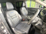 運転席まわりには十分なスペースがあり、大柄な方でもゆったり運転していただける環境です。