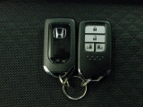 スマートキー付!キーを取り出さなくてもドアロックの施錠・開錠、エンジンの始動が出来ます!雨の日や荷物の多い日にとても便利ですね♪