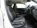 ゆったり大きくサポートも深いフロントシートです。室内はクリーニング済みです。