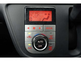 ★エアコンはオートタイプが装着済みです!オートモードにしておけば、車内温度を設定するだけで風の料や吹き出し口の切り替えを機械が行ってくれます!一年中快適な環境を作れますよ♪