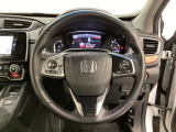 ハンドルにHondaセンシング系のクルーズコントロールやレーンキープアシストなどのスイッチと、オーディオの操作スイッチが装備されています。ハンドルから手を離さず安全に操作できます。