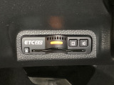 ハンドルの左下にETC2.0がついています。高速道路の料金所の通過も楽々です!。 カードの取り出しもしやすい場所についています。
