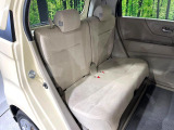 後部座席も気になるようなキズ・汚れやへたり等、大きなダメージはなく、良好な状態です。