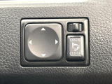 【電動格納ミラー】サイドミラーは電動格納式となっており、狭い駐車場でもキズがつくリスクを抑えられます。