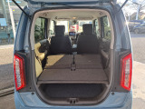 リアラゲッジルームアレンジ後のお写真です。シートを畳むとここまでの広さが御座います。沢山の荷物を積むことが出来ますね♪