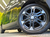 【純正15インチアルミホイール】外観にマッチした純正アルミホイールを装着しております。各種社外アルミホイールや、スタッドレスタイヤも取扱いしております。是非ご相談ください♪