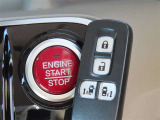 スマートキーはポケットやバッグに入れておけば、ノブに触れただけでロックの解除が可能です!あとはブレーキを踏んでスイッチを押すだけ!簡単にエンジンをかける事ができます♪