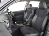 ゆったり座れて、長時間の運転も疲れにくいフロントシート!ホールド性も良く運転に集中できるシートです!!また、電動パワーシートですので着座位置も正確に合わせることが出来ます!!