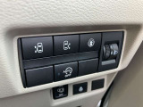 ★ハンズフリーオートスライドドア★荷物などで両手がふさがっていてもスマートキーを携帯してスライドドア下に足先を出し入れするだけでスライドドアの開閉ができる機能です!