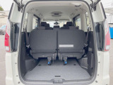 普段のお買い物や通勤、送迎等に十分な荷室スペースを確保しております。セカンドシートを倒すと、大きな荷物の積載も可能です♪
