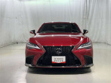 スピンドルグリルがレクサスらしさを強調します。