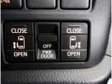 両側電動スライドドアのスイッチ付です。車内からもスイッチひとつで楽にドアの開閉が可能です。電動なので開閉時に力を使う必要がなく、半ドアになることもありません!