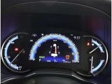 とっても見やすいメーターです。夜間時はラグジュアリーな気分にさせてくれる照明が魅力ですので、夜のドライブも楽しみになりますよ♪