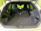 普段のお買い物や通勤、送迎等に十分な荷室スペースを確保しております。セカンドシートを倒すと、大きな荷物の積載も可能です♪