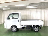 4WDシステムを搭載。オフロードや雪道などの滑りやすい路面でも安心して走行できます。