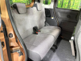 後部座席も気になるようなキズ・汚れやへたり等、大きなダメージはなく、良好な状態です。