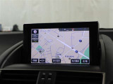 《7インチメモリーナビ》地デジ内蔵やBluetooth機能が備わった一台です。地図更新も地図用SDカードを購入して差し替えるだけで簡単に出来ます。
