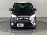 とっても明るいディスチャージヘッドライト(HID)です。 また、フォグライトもついています!