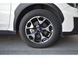 純正17インチアルミホイル/タイヤサイズは225/60R17です