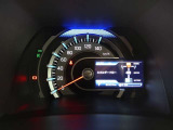 とっても見やすいメーターです。夜間時はラグジュアリーな気分にさせてくれる照明が魅力ですので、夜のドライブも楽しみになりますよ♪