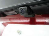 バックカメラが付いているので後方確認が非常にしやすいです。今や運転初心者も熟練者も必須装備!ついていて損はないですね♪