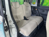 後部座席も気になるようなキズ・汚れやへたり等、大きなダメージはなく、良好な状態です。