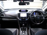 運転席まわりは視認性が良く、操作しやすいレイアウトです。