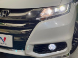 【LEDヘッドライト】悪天候や夜間走行時も良好な視界を確保し安心して運転できる高輝度LEDヘッドライトを装備!点灯速度が早く、消費電力も抑えられています。